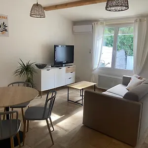  Hébergement de vacances Petit Mas En Provence
